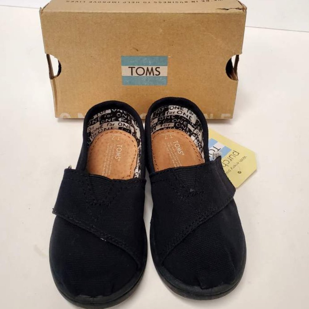 TOMS Infnat Classic Shoes, Black on Black - Picture 2 of 3
